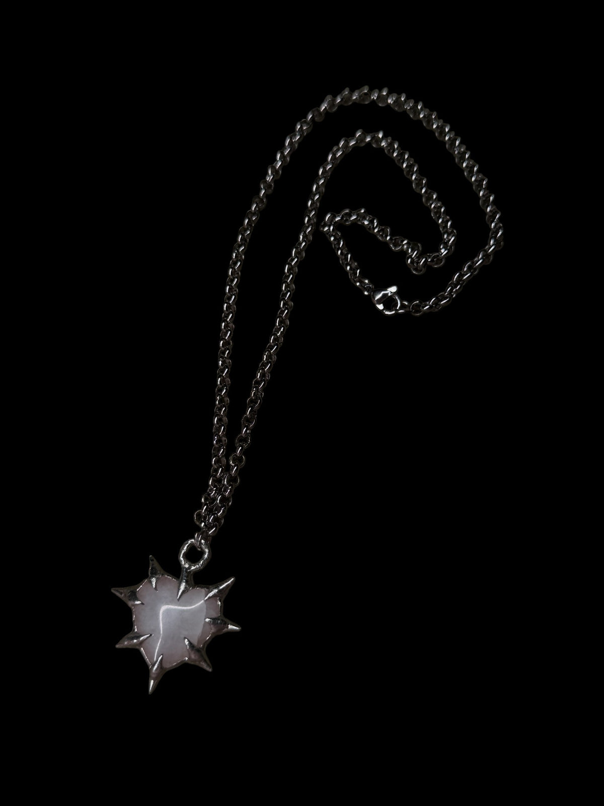 Nightcall Jewelry Milørïa nyaklánc szív alakú tejkvarc medállal és rozsdamentes acél lánccal.